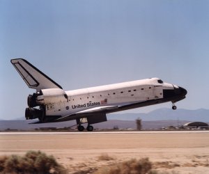Endeavour lands at Edwards Air Force Base in California. NASA Photo Number: KSC-02PD-1028, Date: 19 June 2002